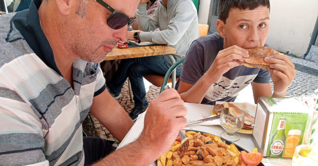Alfie eats a prego, while John gets stuck into picadinho.